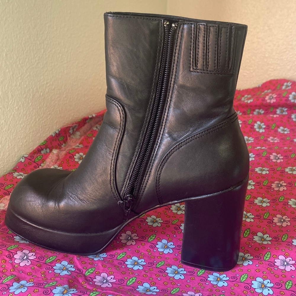 Steve Madden Boots 7 1/2 Practically New Ankle Bo… - image 1